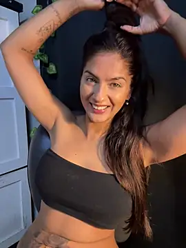 chicachocolate01 online show from February 5, 8:39 am