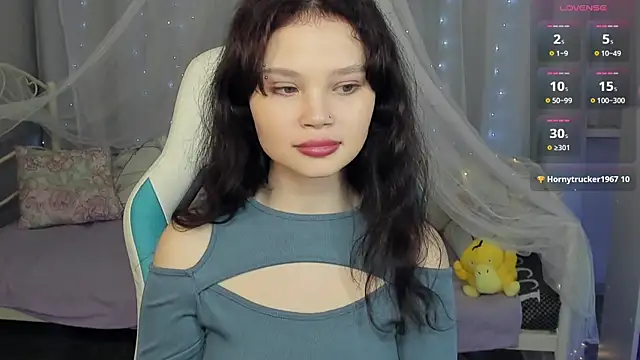 EmilyChaves online show from April 10, 6:30 am