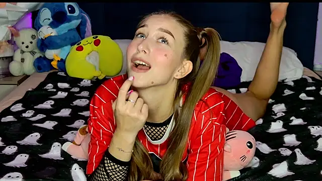 MissEmilyMiller online show from October 28, 5:30 pm