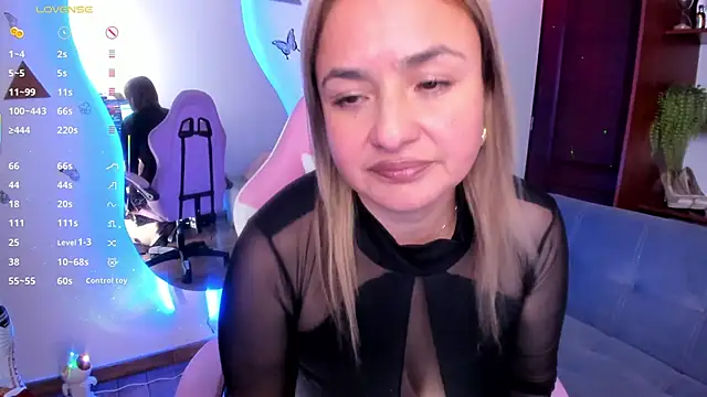 luciamature  online show from January 15, 12:38 am