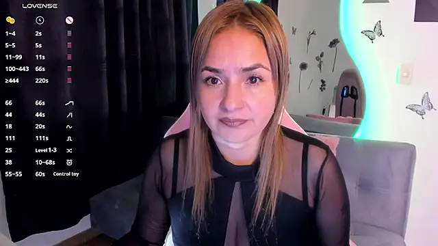 luciamature  online show from October 28, 12:05 am