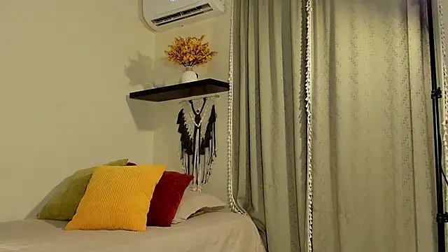 Snapshot of isabella-garcia- chatting on October 12, 2:25 am isabella-garcia- online show from October 12, 2:25 am