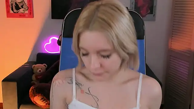 AuroraWrenfield online show from December 20, 4:16 am