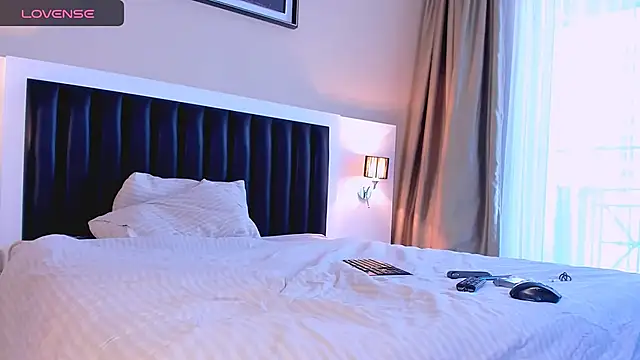 marrenaa online show from November 19, 7:19 am