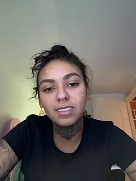 iamkatty  online show from December 3, 4:09 pm