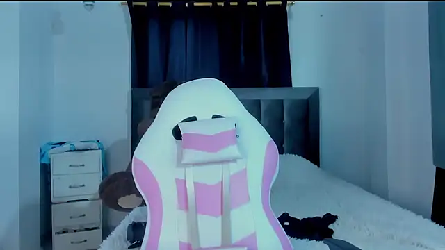 ISA BELLA VZL online show from December 4, 3:57 pm