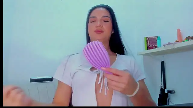 ISA BELLA VZL online show from April 14, 8:20 pm