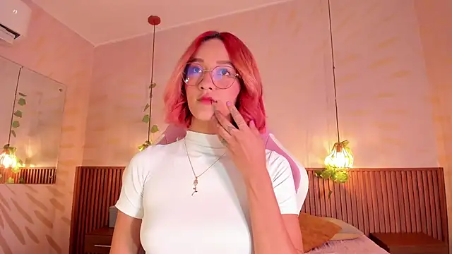 daphne courtis online show from April 19, 3:06 am