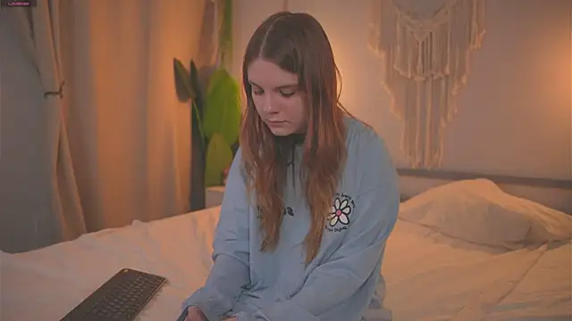 Lu  Lane online show from October 16, 8:39 am