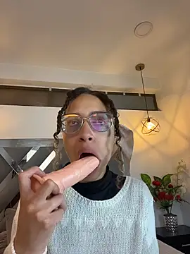 Hanna Cornee  online show from November 11, 1:52 pm