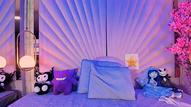 VesperVelvet online show from April 3, 5:27 am