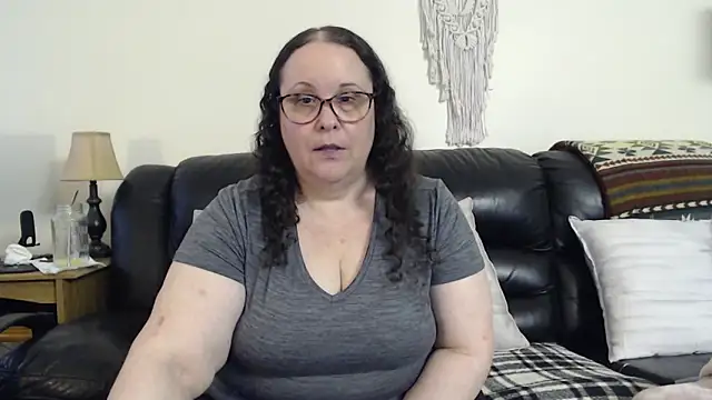 Snapshot of Juicy_Julie469 chatting on October 11, 9:17 pm Juicy Julie469 online show from October 11, 9:17 pm