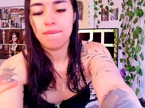 lucywhite13 online show from October 5, 3:50 pm