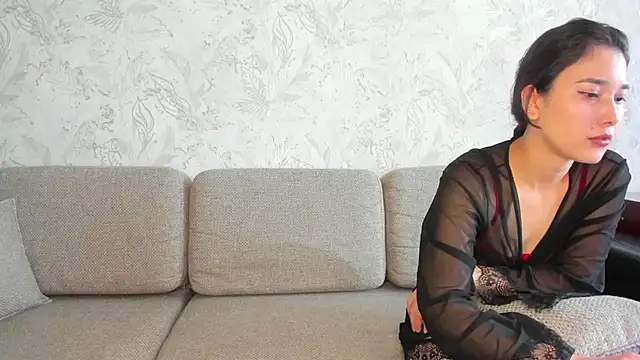 sophywhisper online show from March 8, 7:01 am