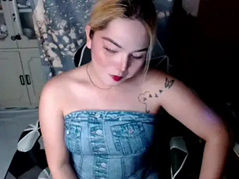 blonditax1111 online show from October 22, 8:19 am