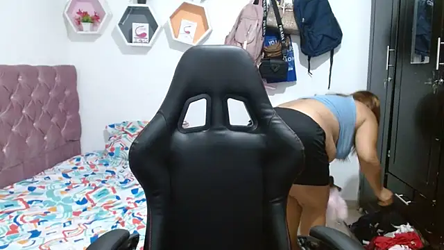 cristydirtyhot online show from April 25, 9:12 am