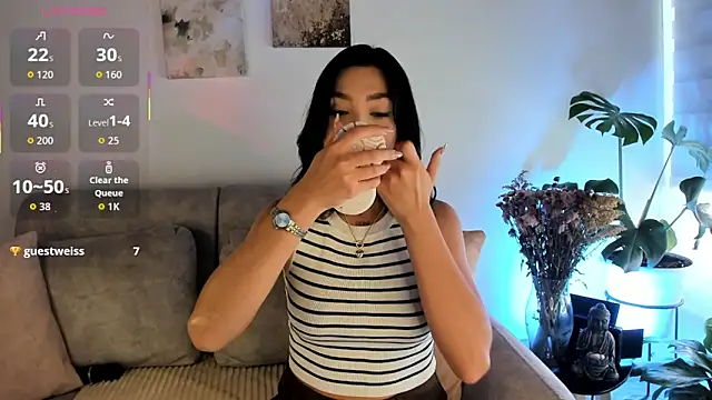 Estrer collins online show from September 25, 7:45 pm