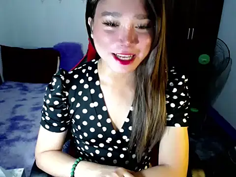 Urassiansweetcummer online show from November 6, 2:28 am