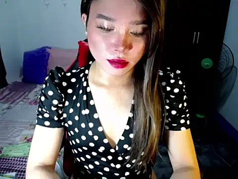 Urassiansweetcummer online show from October 18, 2:47 am