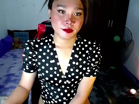 Urassiansweetcummer online show from April 13, 5:09 am