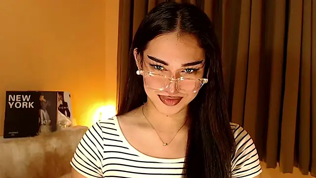 Snapshot of magnificent_kitana chatting on October 19, 1:24 pm magnificent kitana online show from October 19, 1:24 pm