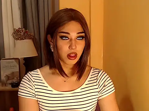Snapshot of magnificent_kitana chatting on October 6, 6:56 pm magnificent kitana online show from October 6, 6:56 pm