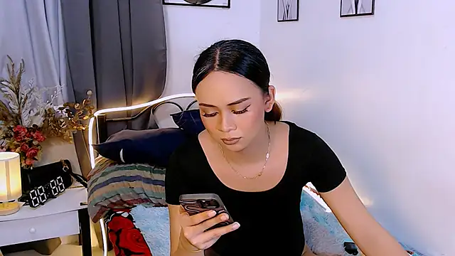 Zialustts online show from October 25, 6:15 pm