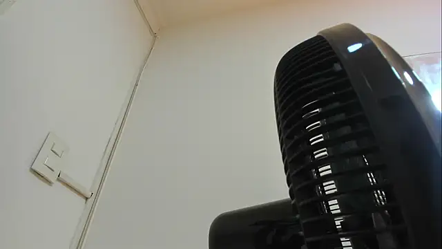 Wonderkloe  online show from April 27, 2:19 am