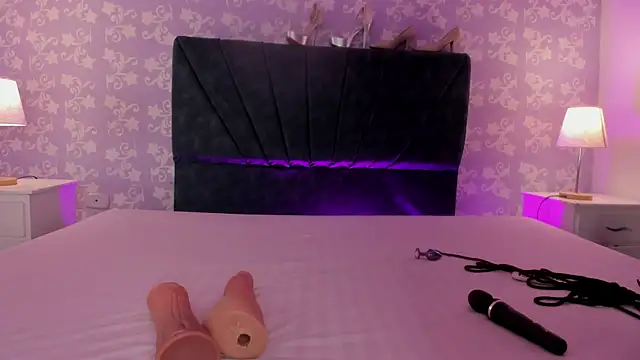 Wonderkloe  online show from April 12, 2:36 am