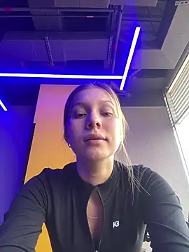 Nikii   online show from April 9, 4:56 pm