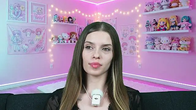 sukie spooky online show from April 18, 9:37 pm