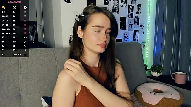 lovelyalivia online show from November 21, 9:33 am