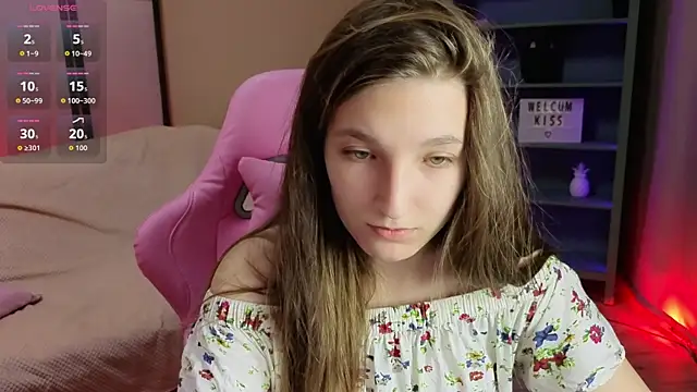 Mia Myles online show from October 4, 10:10 am