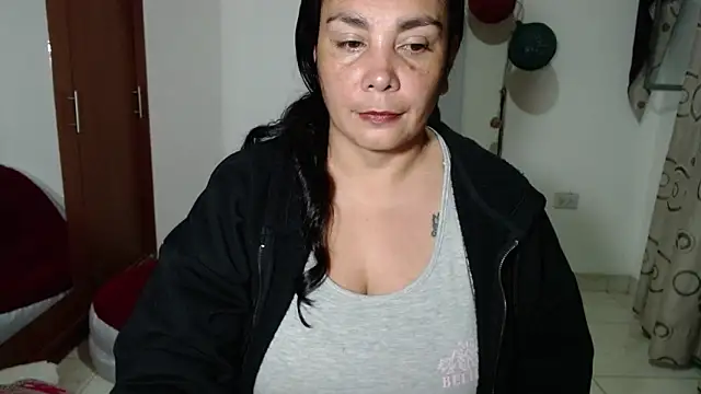 Snapshot of Vivian_milf_paint chatting on September 16, 3:25 am Vivian milf paint online show from September 16, 3:25 am