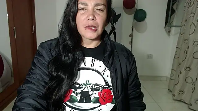 Snapshot of Vivian_milf_paint chatting on October 9, 3:32 am Vivian milf paint online show from October 9, 3:32 am
