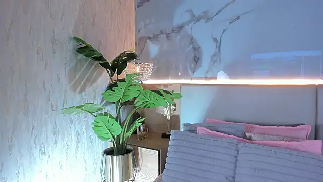 ValSmith  online show from February 10, 4:37 am