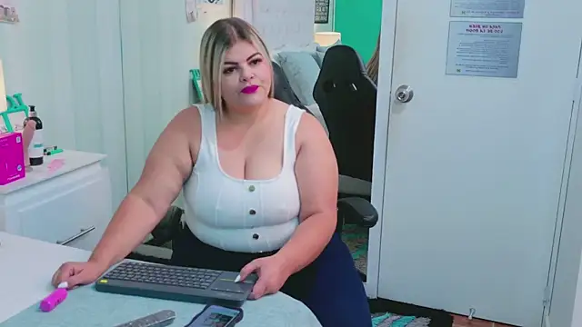 KiimBrooks online show from December 21, 11:25 am