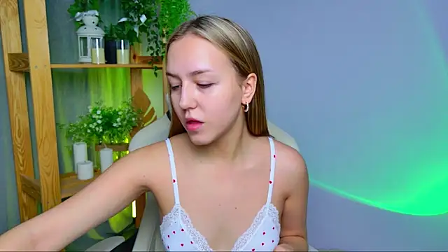 CindySparkl online show from March 8, 3:43 am