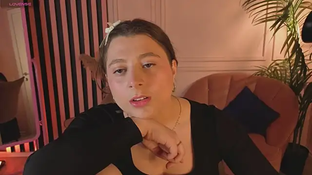 Queen Michelle  online show from November 24, 9:06 pm