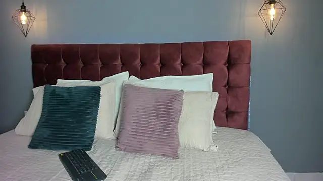 Snapshot of Tania_77_ chatting on September 20, 12:47 pm Tania 77 online show from September 20, 12:47 pm