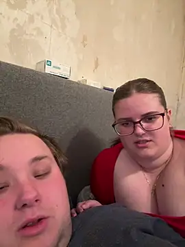 CurvyPaar2 online show from March 21, 9:09 pm