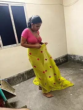 Snapshot of Hotty-Moni chatting on October 11, 8:44 pm Hotty-Moni online show from October 11, 8:44 pm