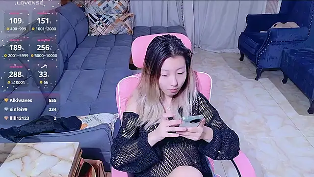Snapshot of Deserve_E chatting on October 5, 12:43 pm Deserve E online show from October 5, 12:43 pm