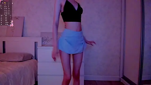 Snapshot of LynnaCure chatting on September 9, 3:28 am LynnaCure online show from September 9, 3:28 am