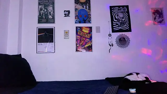 plutonbluemooon333 online show from November 7, 12:05 am