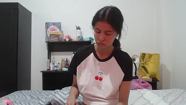 nathaly jones  online show from June 3, 2:33 pm