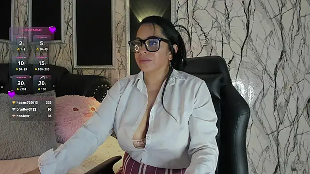 adelinemoretti online show from March 12, 4:20 pm