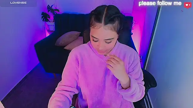 nicemiiaa7  online show from March 11, 1:25 pm