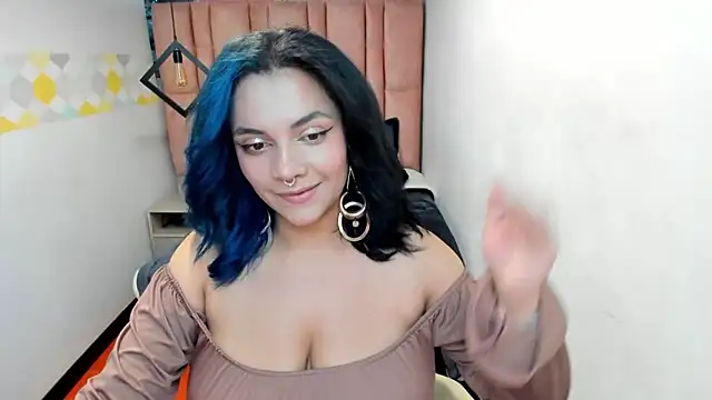 Snapshot of Kiara_Cruz__ chatting on October 3, 9:42 pm Kiara Cruz online show from October 3, 9:42 pm