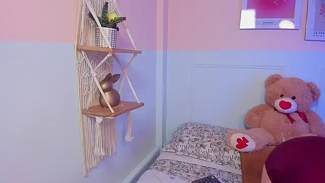Zoe Lynch  online show from June 8, 12:28 pm
